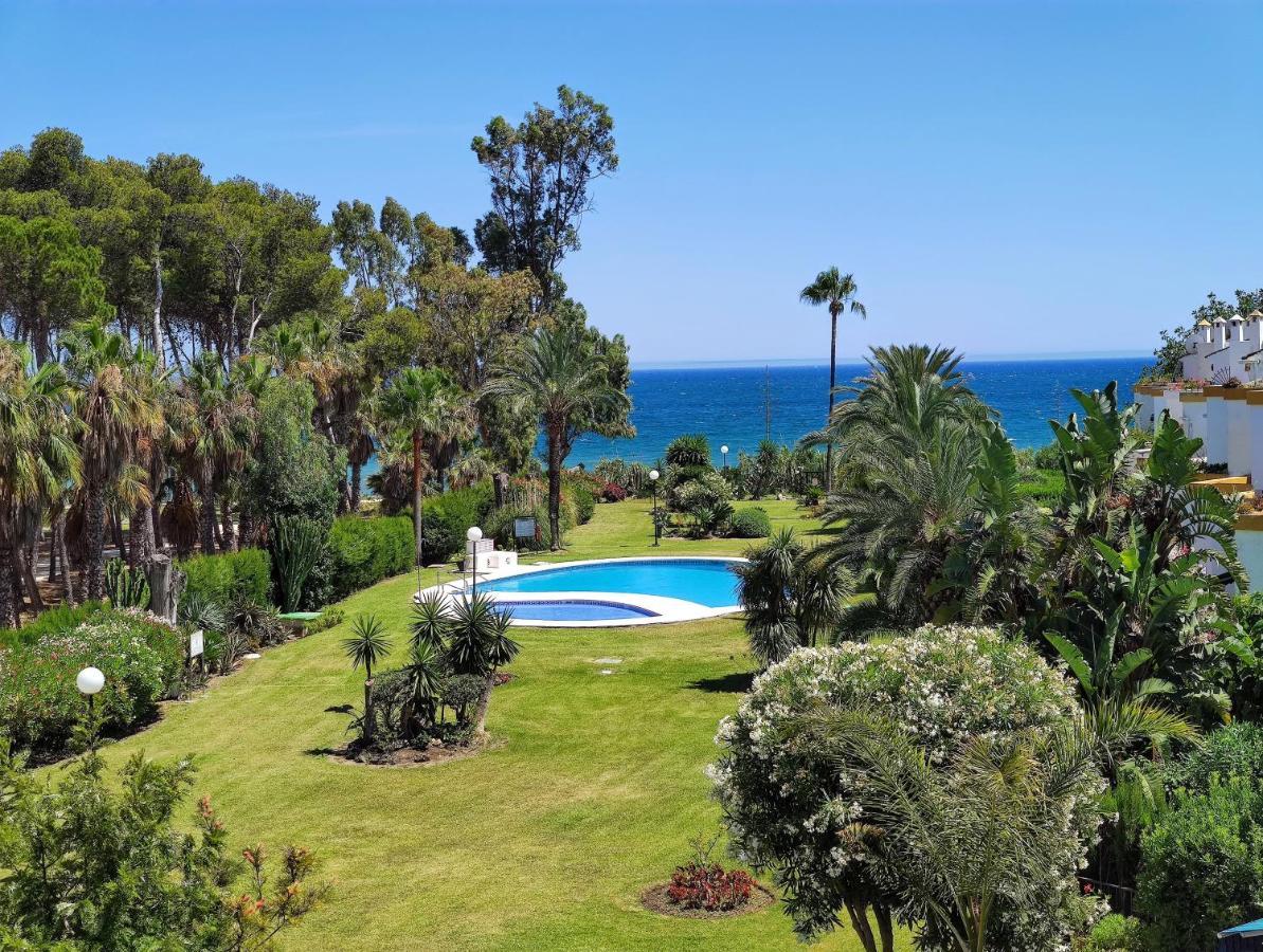Spacious Beachfront Town House In Estepona With Fully Equipped Kitchen, Pools, Garden, Sea View Dış mekan fotoğraf
