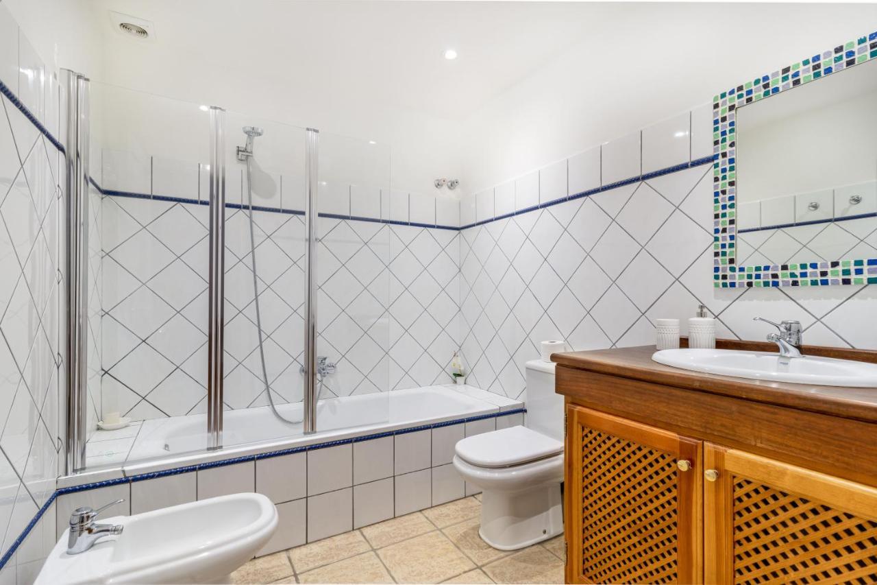Spacious Beachfront Town House In Estepona With Fully Equipped Kitchen, Pools, Garden, Sea View Dış mekan fotoğraf