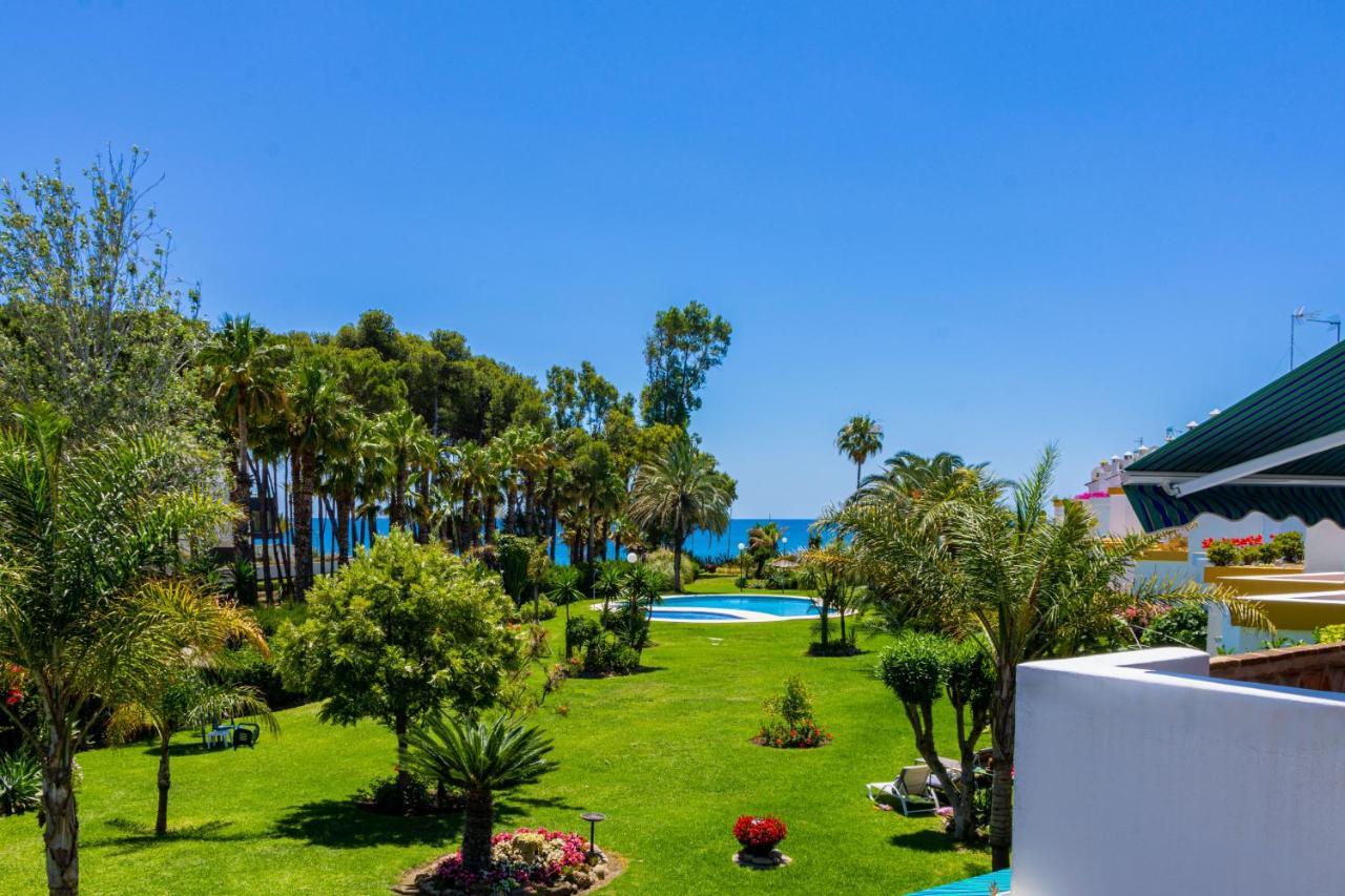 Spacious Beachfront Town House In Estepona With Fully Equipped Kitchen, Pools, Garden, Sea View Dış mekan fotoğraf