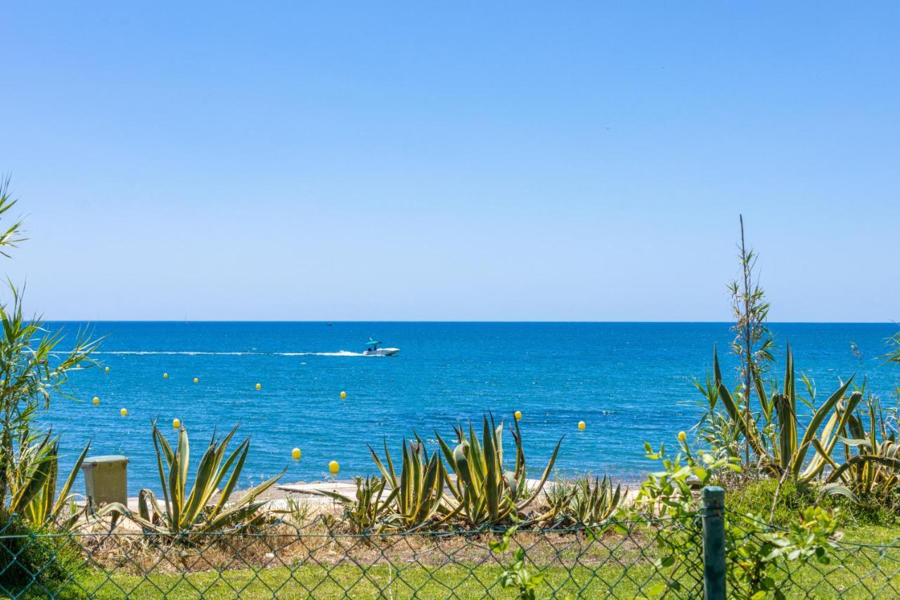 Spacious Beachfront Town House In Estepona With Fully Equipped Kitchen, Pools, Garden, Sea View Dış mekan fotoğraf