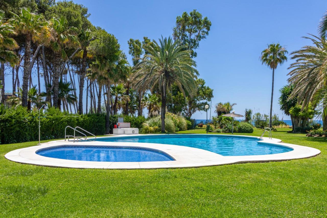 Spacious Beachfront Town House In Estepona With Fully Equipped Kitchen, Pools, Garden, Sea View Dış mekan fotoğraf